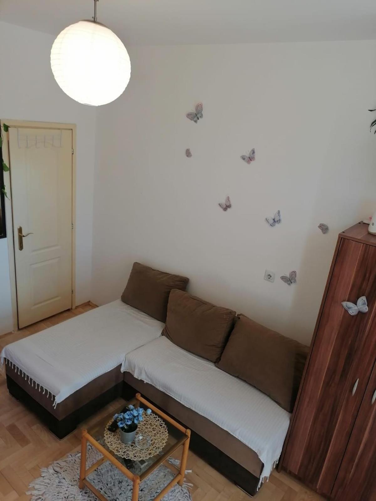 Small Low Cost Studio Belgrado Exterior foto